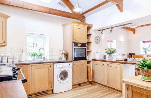 Grampound House | Cozy 2-Bed Retreat in St Austell with Family Amenities