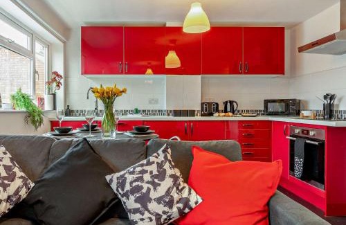 Stratford-upon-Avon House | Family-Friendly 2 Bed Retreat in Stratford-upon-Avon