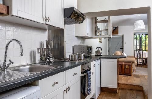 Talybont-on-Usk House | Pet-Friendly 2-Bed Retreat in Talybont-On-Usk