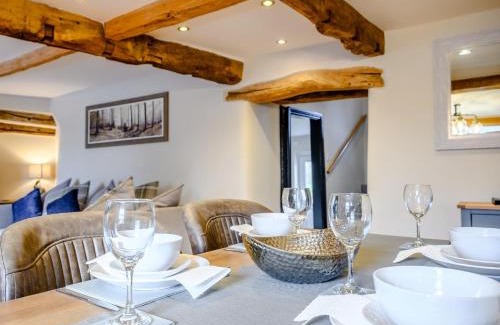 Eamont Bridge House | Cozy 2-Bed Retreat in Ullswater with Hot Tub & Pet Friendly