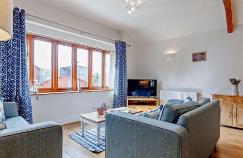 West Buckland House | Family-Friendly 2-Bed Retreat with Hot Tub in Wellington