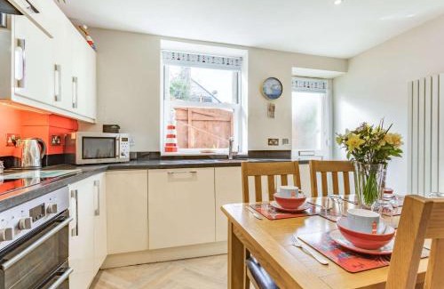 Westward Ho Apartment | Family-Friendly 2-Bed Hotel in Westward Ho - Pet Welcome!