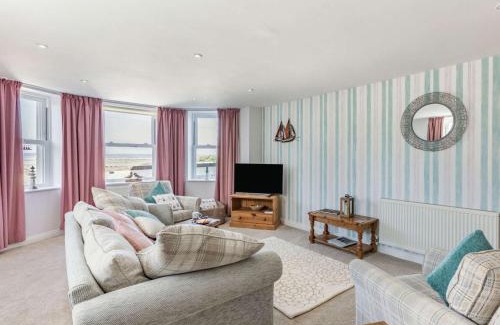 Westward Ho Apartment | Family-Friendly 2-Bed Hotel in Westward Ho - Pet Welcome!