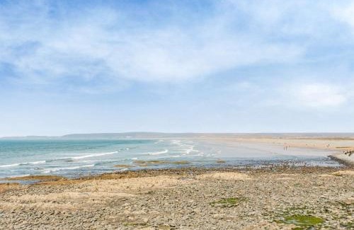 Westleigh Apartment | Family-Friendly 2-Bed Retreat in Westward Ho
