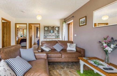 Upper Sapey House | Family-Friendly 2 Bed Retreat in Worcester with Hot Tub