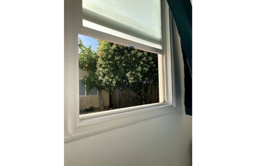 Modesto House | Sunny 2 Bed Retreat Near Doctors Hospital with Ocean View