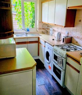 Canbury Apartment | 2 Bed Parkside House With Garden