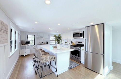 Marblehead Condo | 2-Bed Penthouse with Rooftop Deck in Old Town, Harbor Peeks and Parking