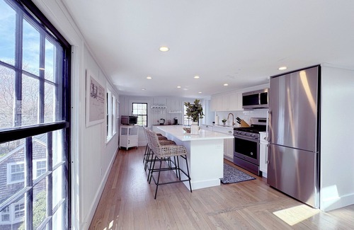 Marblehead Condo | 2-Bed Penthouse with Rooftop Deck in Old Town, Harbor Peeks and Parking