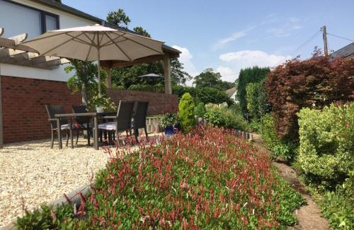 Littledean House | Comfortable 2-Bed Property in Pet-Friendly Cinderford