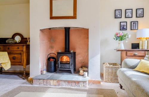 Sandford House | Pet-Friendly 2-Bed Property in Exeter for Family Getaways