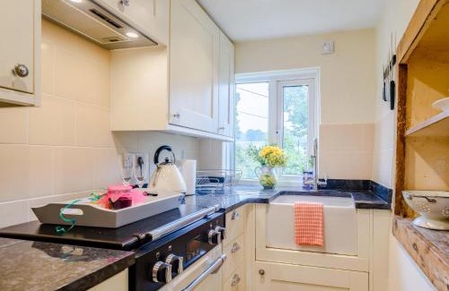 Sandford House | Pet-Friendly 2-Bed Property in Exeter for Family Getaways