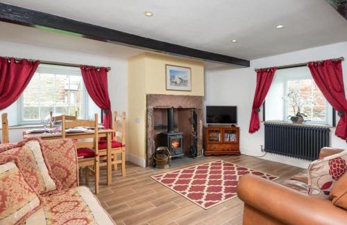 Maryport House | Cozy 2-Bed Property in Mawbray, Cumbria - Family Friendly