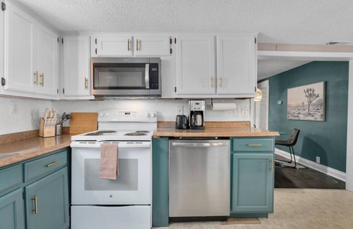 Rosedale House | Pet-Friendly 2-Bed Retreat Near KU Med with Fenced Yard