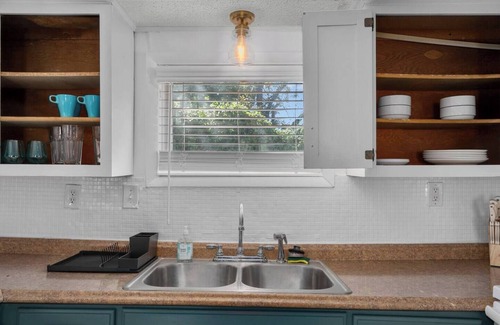 Rosedale House | Pet-Friendly 2-Bed Retreat Near KU Med with Fenced Yard