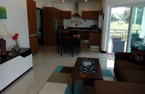 Thai Mueang Villa | Cozy 2-Bedroom Retreat for Families with Breakfast Included