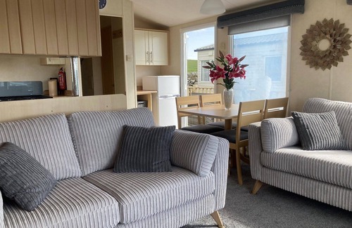 Monreith Cabin | Family-Friendly 2 Bedroom Static Caravan with Kitchen