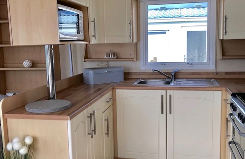 Monreith Cabin | Family-Friendly 2 Bedroom Static Caravan with Kitchen
