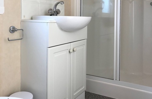 Monreith Cabin | Family-Friendly 2 Bedroom Static Caravan with Kitchen