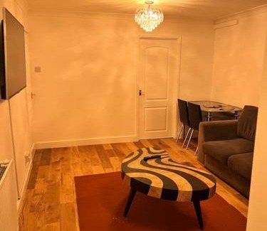 Solihull Apartment | Convenient 2-Bed Solihull Hotel Near NEC & JLR