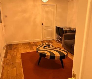 Solihull Apartment | Convenient 2-Bed Solihull Hotel Near NEC & JLR