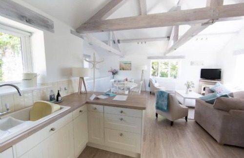 Vobster Cottage | Explore 55 Acres from a Cozy 2-Bed Apartment with Ocean Views