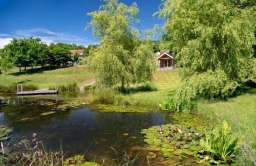 Vobster Cottage | Explore 55 Acres from a Cozy 2-Bed Apartment with Ocean Views