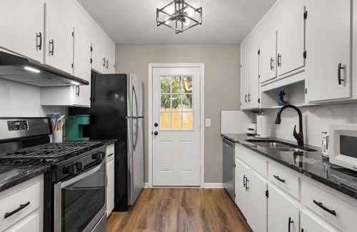 Northeast Pensacola House | Pet-Friendly 2 Bed Townhouse with Fenced Yard & Top Rating