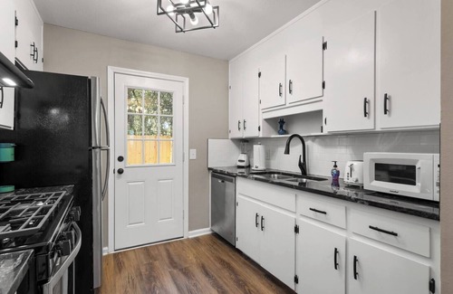 Northeast Pensacola House | Pet-Friendly 2 Bed Townhouse with Fenced Yard & Top Rating