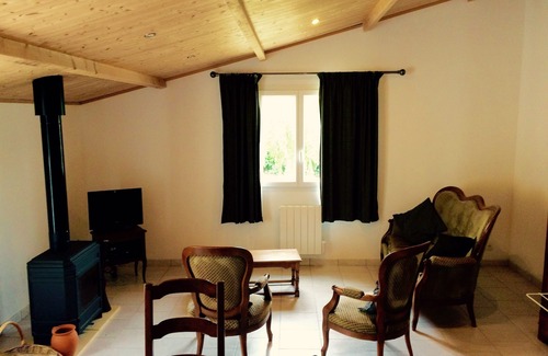 Martinet Villa | Cozy 2-Bed Villa with Pool, 20 Minutes from the Coast