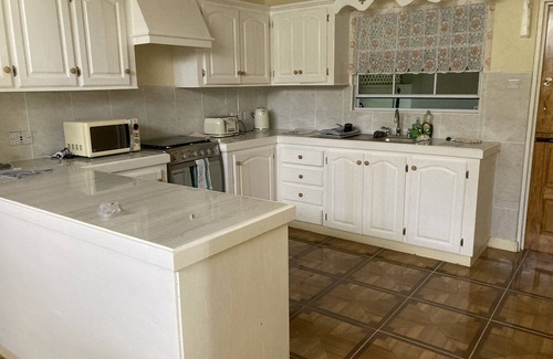 Grand Roy Apartment | Top-Rated 2-Bed Apartment with Ocean View in Grand Roy