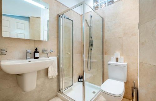 Holborn and Covent Garden Apartment | 2 Bedr, 3 Beds, 2 Bath Covent Garden 3-min subway