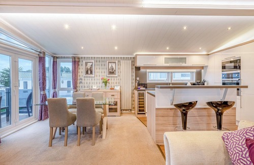 Brixham Apartment | 2 bedroom accommodation in Berry Head near Brixham