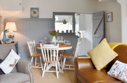 Fourstones Near Bentham Cottage | Comfortable 2-Bedroom Stay in Clapham with Kitchen Access