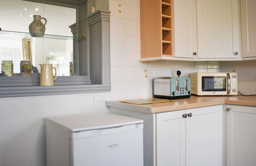 Fourstones Near Bentham Cottage | Comfortable 2-Bedroom Stay in Clapham with Kitchen Access