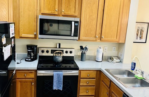 Red Hill Condo | Family-Friendly 2 Bedrm Condo with Oceanfront Views