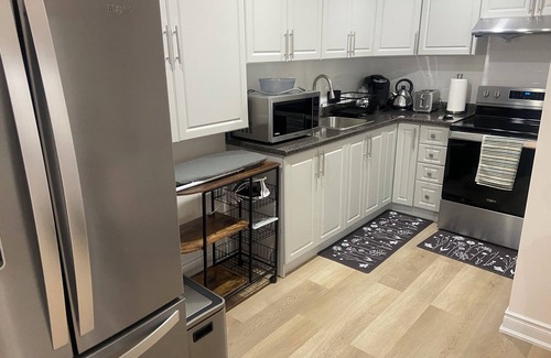 Halton Regional Municipality Apartment | 2-bedrm basement apartment in Milton; near park, shops, restaurants & hospital