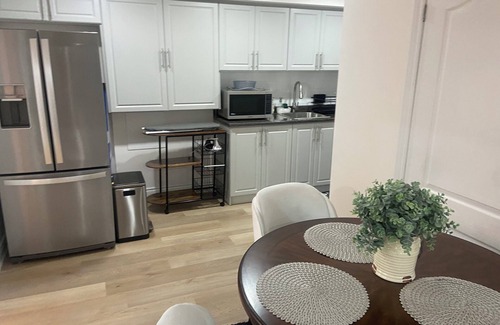 Halton Regional Municipality Apartment | 2-bedrm basement apartment in Milton; near park, shops, restaurants & hospital