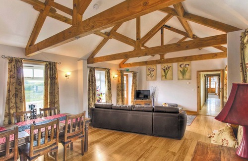 Burythorpe Cottage | Exceptional 2-Bedroom Stay in Kennythorpe near Malton