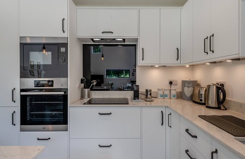 Farley Cottage | Comfortable 2-Bedroom Stay in Pitton near Salisbury