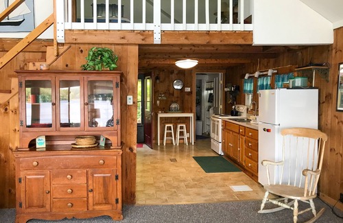 Richmond Cottage | Charming Waterfront Cottage with Pool and Lake View
