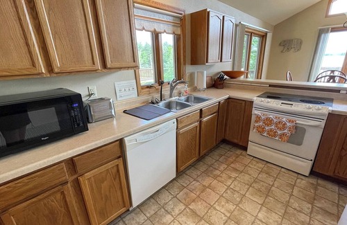 Tomahawk House | Lake Moahawksin Retreat: Family-Friendly with Scenic Views