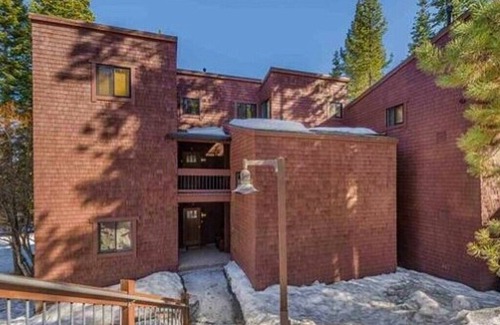 Truckee Condo | Cozy Ski-In/Ski-Out Condo at Northstar with Great Amenities
