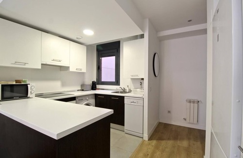 Adelfas Apartment | Inviting 2 Bedroom Apartment with Pool in Atocha