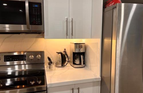 Richmond Hill Apartment | Family-Friendly 2 Bedroom Basement Unit with Parking