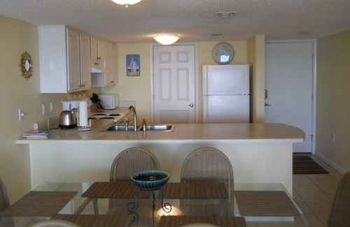 Sunnyside Condo | Cozy Oceanfront 2-Bedroom Retreat with Beach Chairs