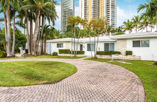 Sunny Isles Beach Ski Chalet | Book 3 Nights and Enjoy a Free Night in September!