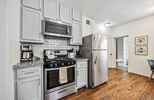 South Central Houston Apartment | 2-bedroom 2 bath apartment in brilliant Houston with WiFi, AC