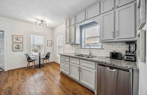 South Central Houston Apartment | 2-bedroom 2 bath apartment in brilliant Houston with WiFi, AC