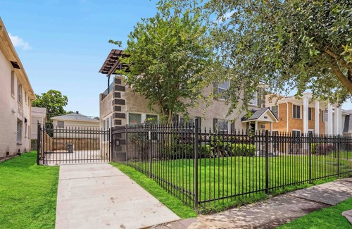 South Central Houston Apartment | 2-bedroom 2 bath apartment in brilliant Houston with WiFi, AC